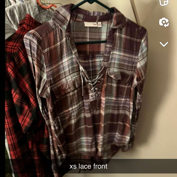 Mainly small sweaters and flannels - Picture 4 of 9